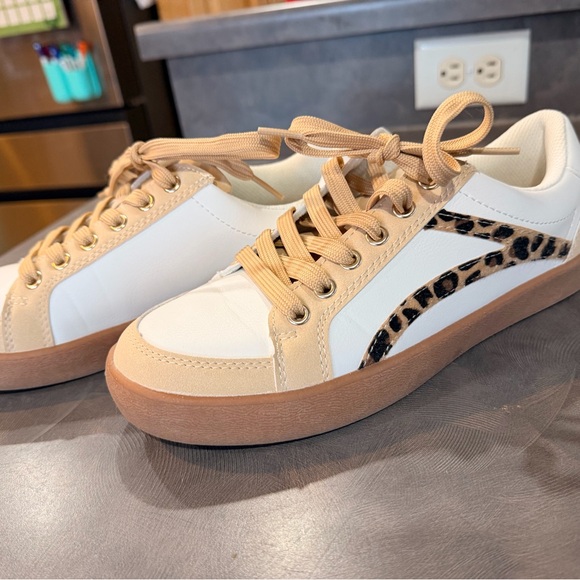 Serra White & Tan w Leopard Sneakers -NWOT - Picture 3 of 6